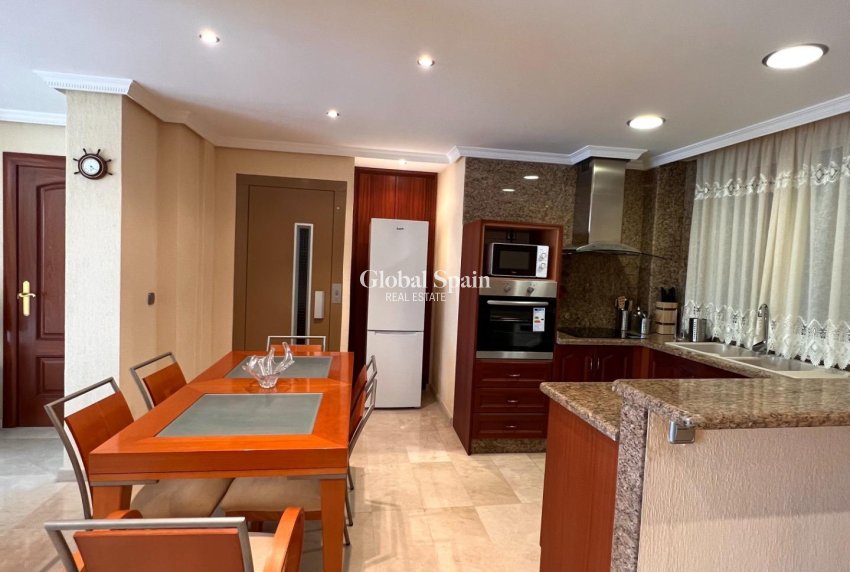 Resale - HOUSE -
TORREVIEJA - Torrevieja