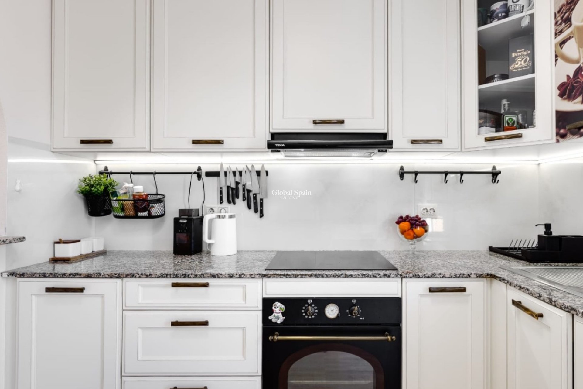 Resale - HOUSE -
TORREVIEJA - Torrevieja