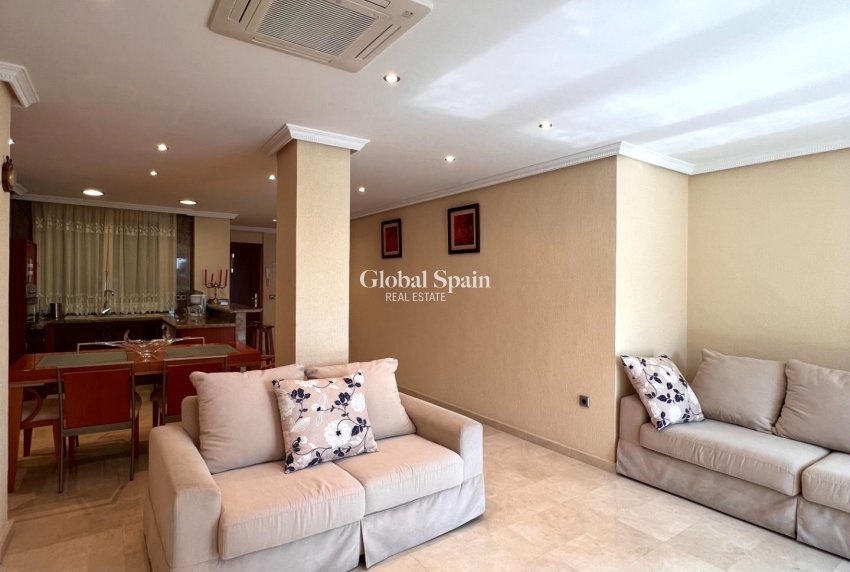 Resale - HOUSE -
TORREVIEJA - Torrevieja