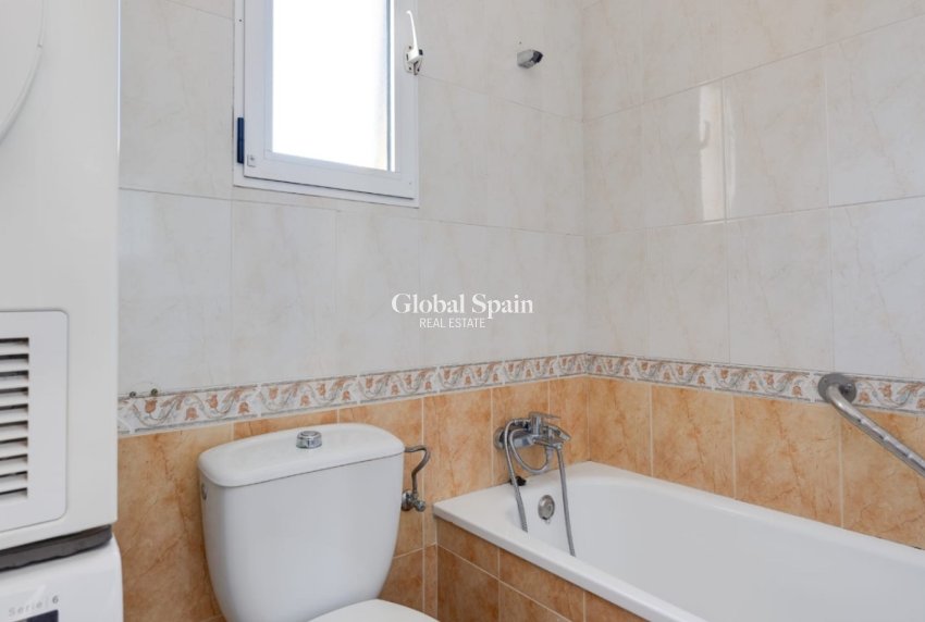 Resale - HOUSE -
TORREVIEJA - Torrevieja