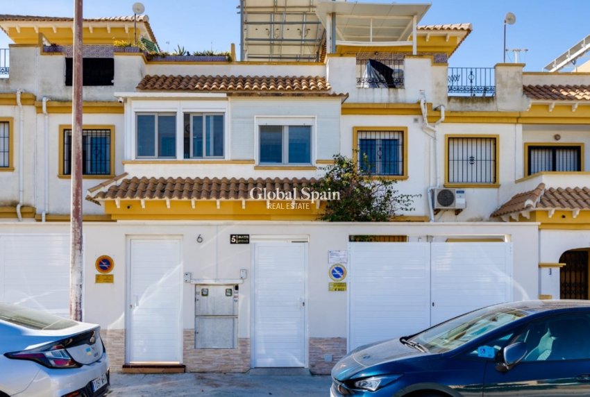 Resale - HOUSE -
TORREVIEJA - Torrevieja