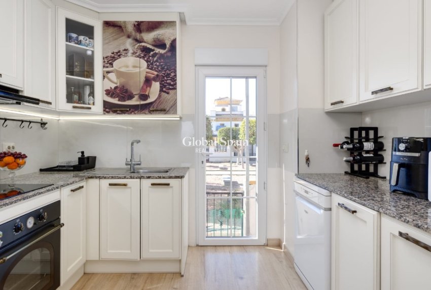 Resale - HOUSE -
TORREVIEJA - Torrevieja