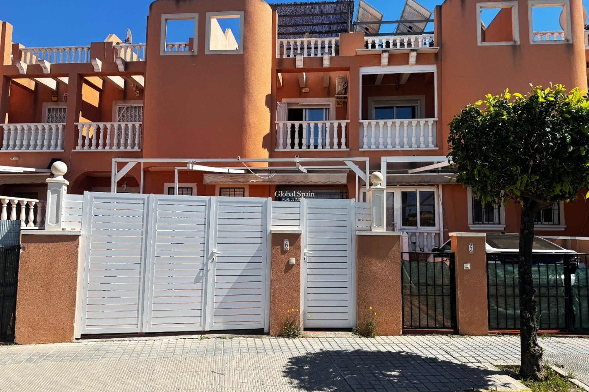 Resale - HOUSE -
TORREVIEJA - Torrevieja