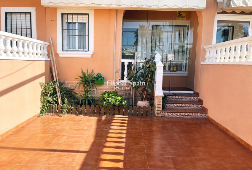 Resale - HOUSE -
TORREVIEJA - Torrevieja