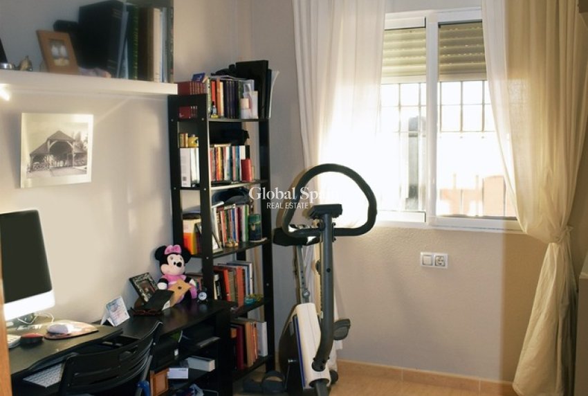 Resale - HOUSE -
TORREVIEJA - Torrevieja