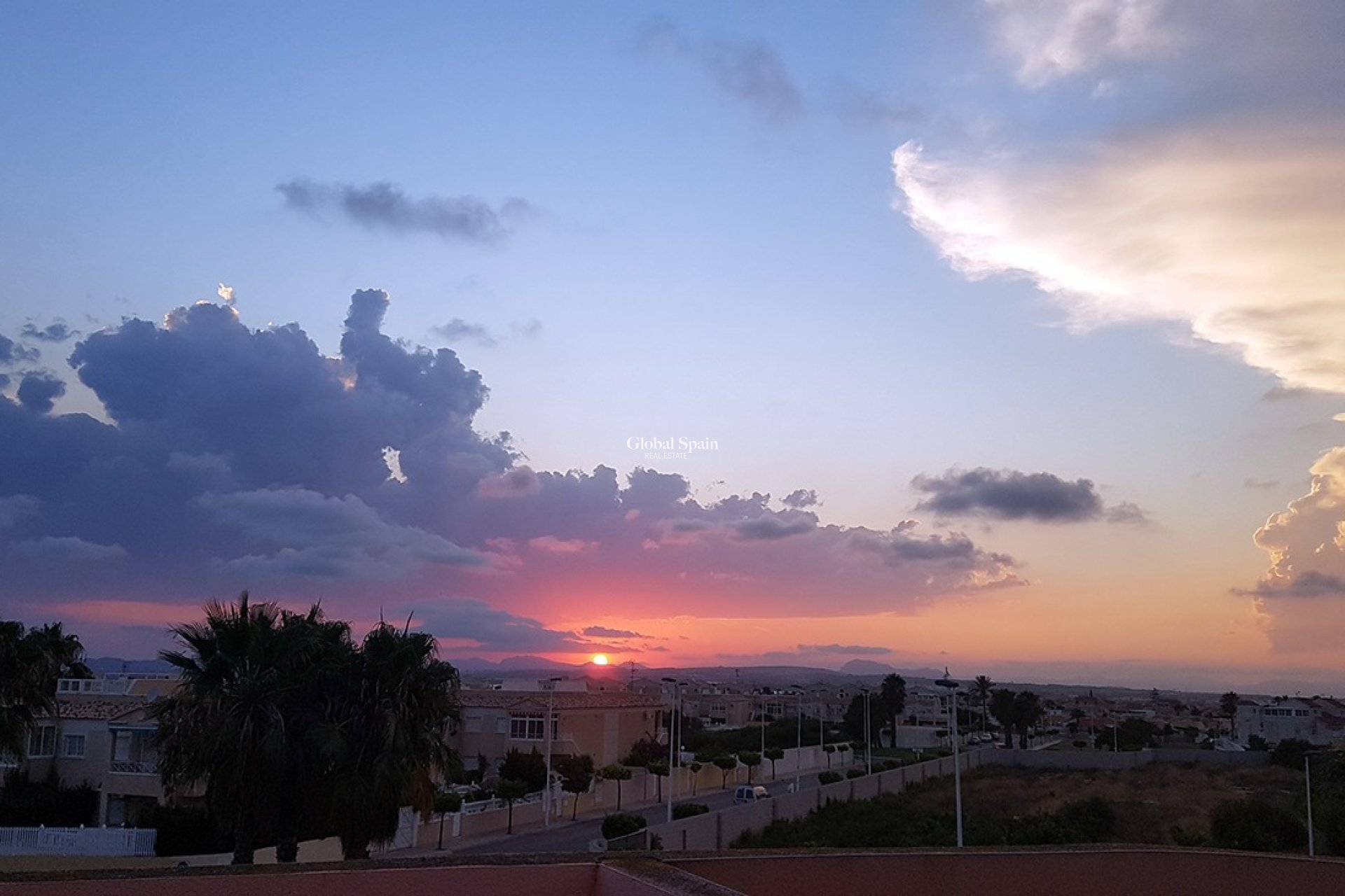 Resale - HOUSE -
TORREVIEJA - Torrevieja