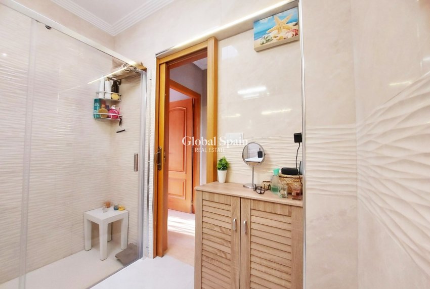 Resale - HOUSE -
TORREVIEJA - Torrevieja
