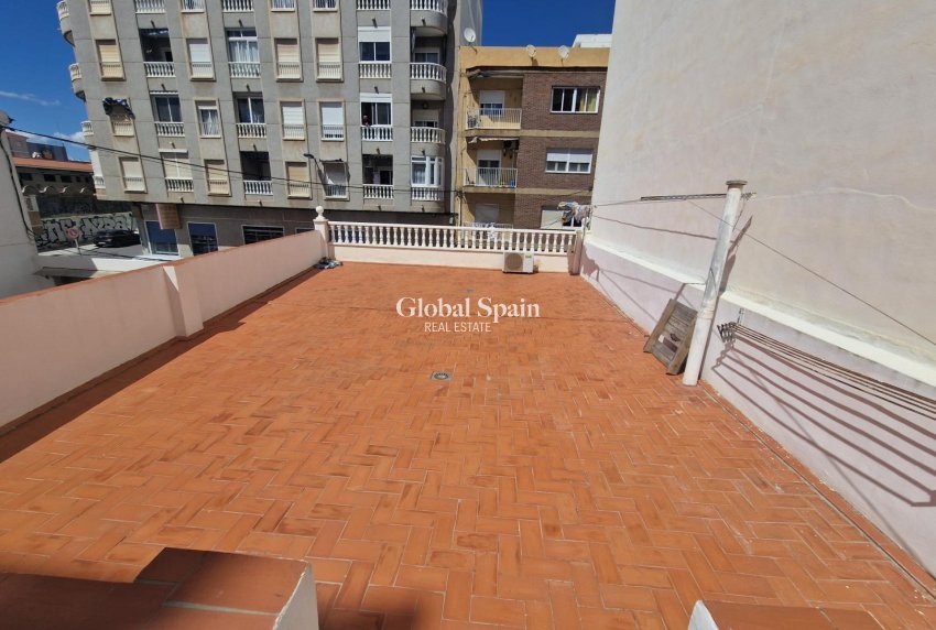 Resale - HOUSE -
TORREVIEJA - Torrevieja
