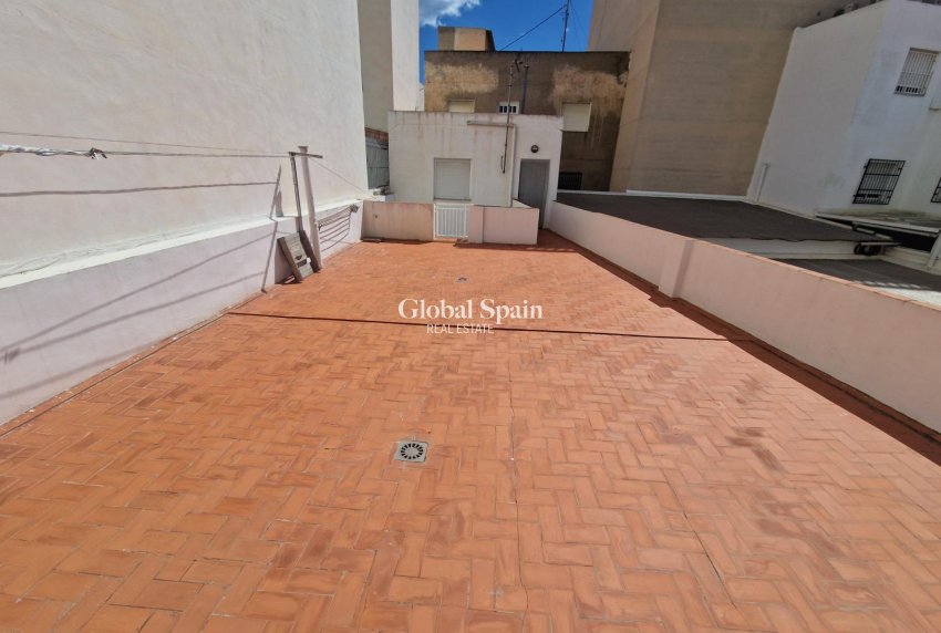 Resale - HOUSE -
TORREVIEJA - Torrevieja