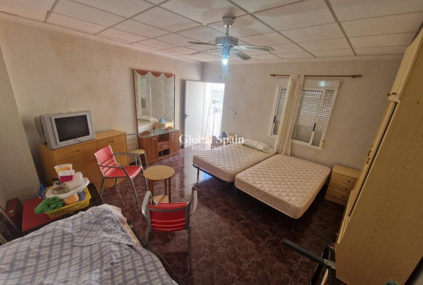 Resale - HOUSE -
TORREVIEJA - Torrevieja