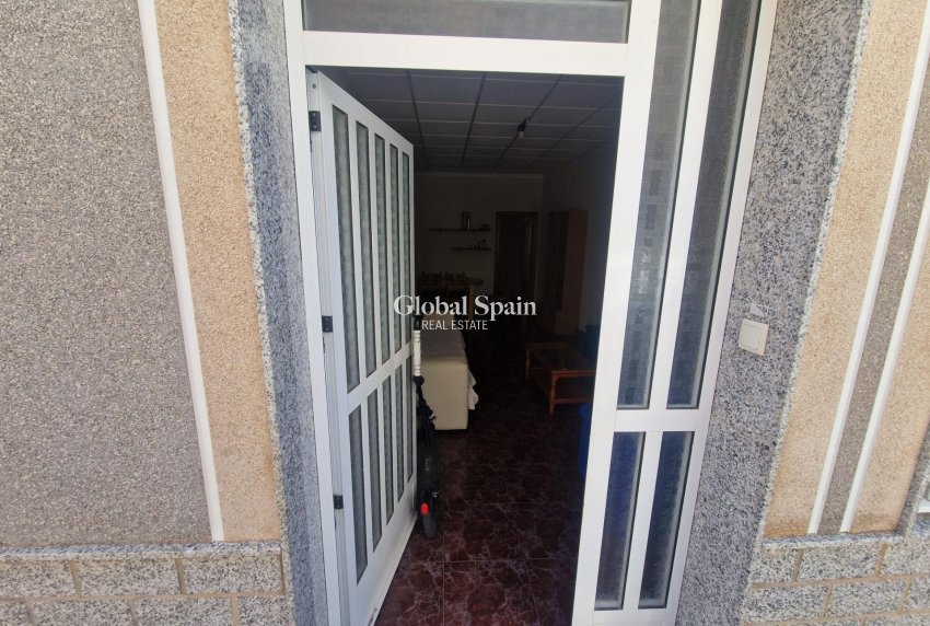 Resale - HOUSE -
TORREVIEJA - Torrevieja