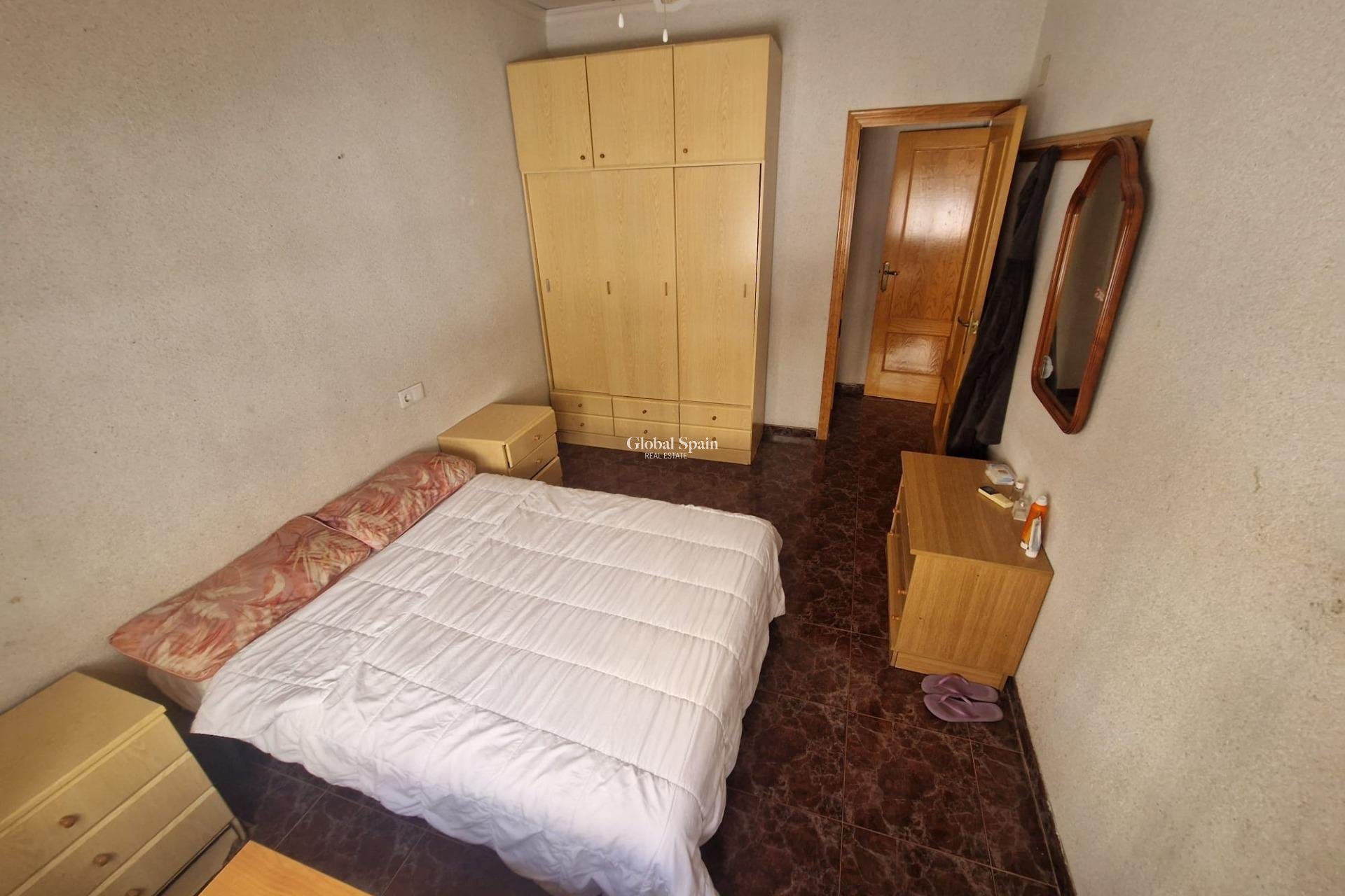 Resale - HOUSE -
TORREVIEJA - Torrevieja