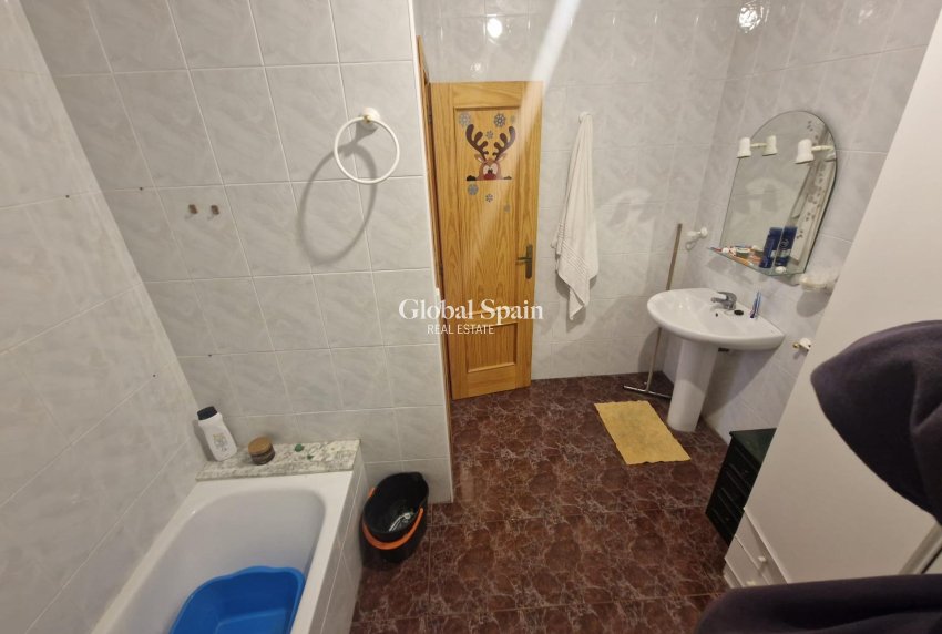 Resale - HOUSE -
TORREVIEJA - Torrevieja