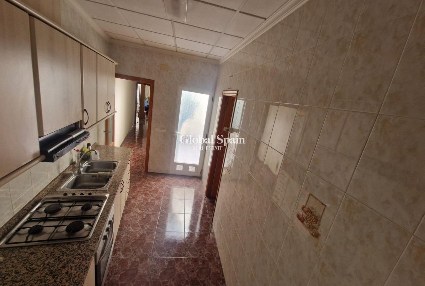 Resale - HOUSE -
TORREVIEJA - Torrevieja