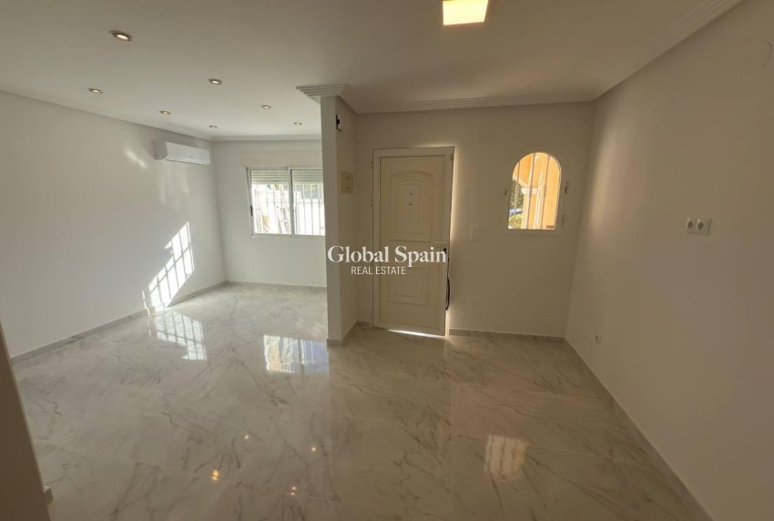 Resale - HOUSE -
TORREVIEJA - Zona Los Frutales