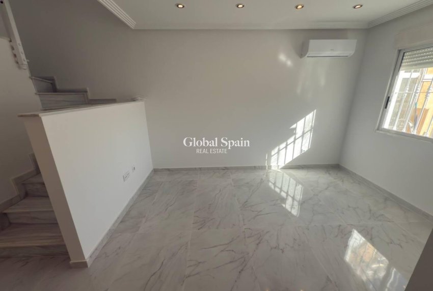 Resale - HOUSE -
TORREVIEJA - Zona Los Frutales