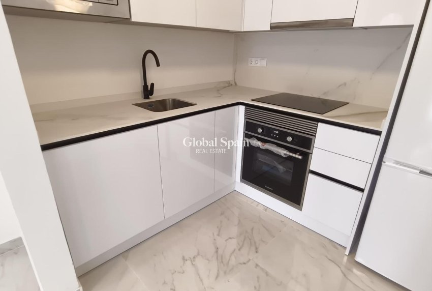 Resale - HOUSE -
TORREVIEJA - Zona Los Frutales