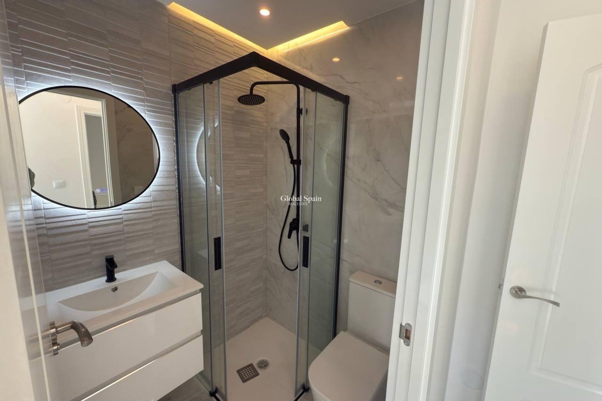 Resale - HOUSE -
TORREVIEJA - Zona Los Frutales