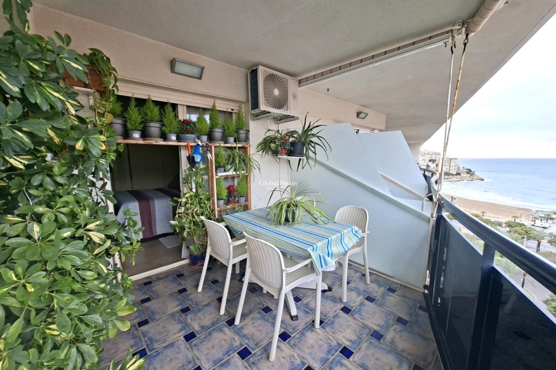 Resale - HOUSE -
VILLAJOYOSA - Cala de Villajoyosa