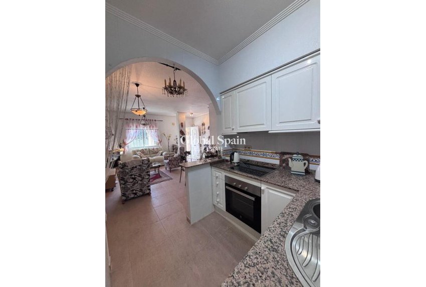 Resale - HOUSE -
VILLAMARTÍN - Costa Blanca