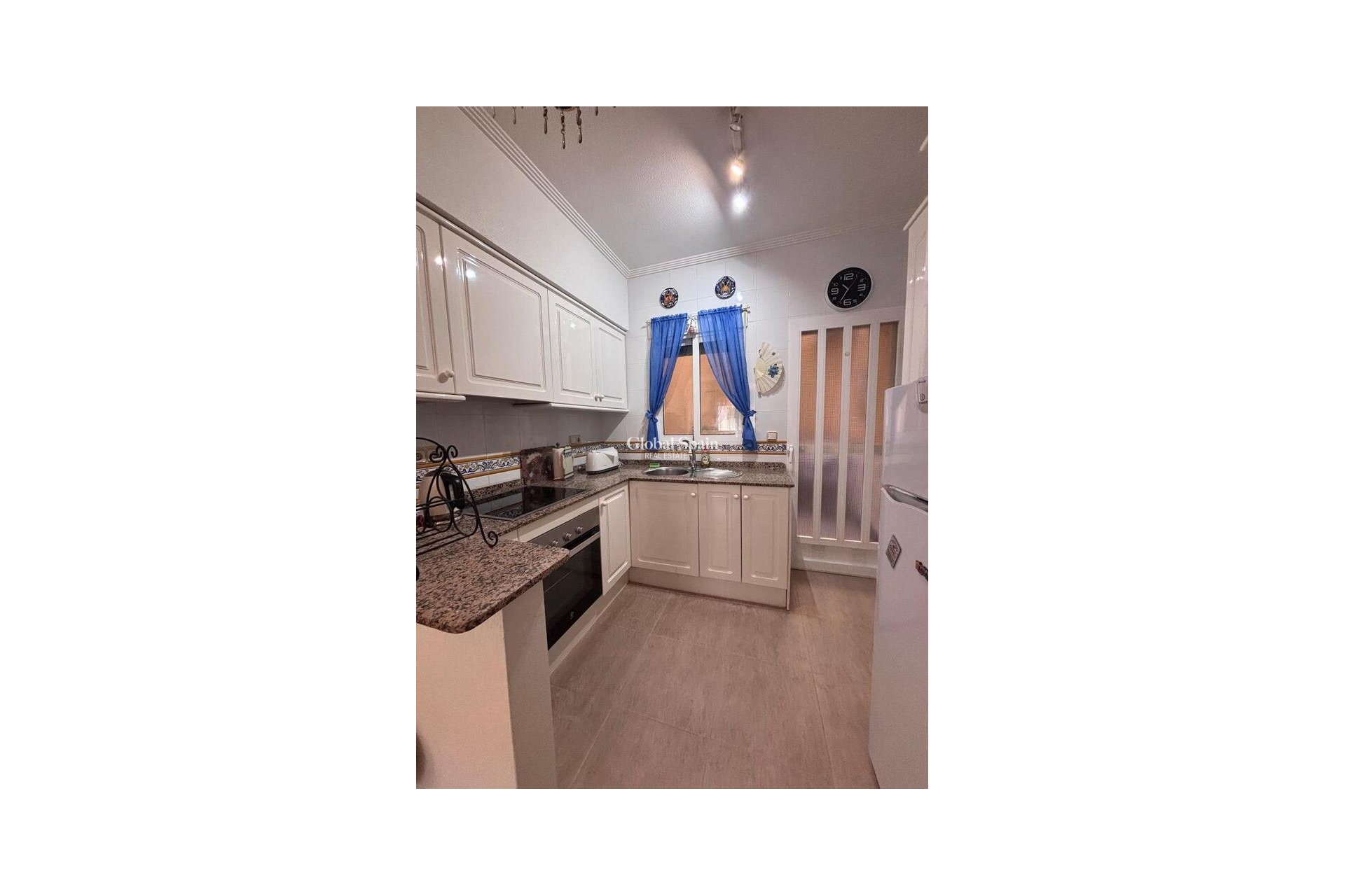 Resale - HOUSE -
VILLAMARTÍN - Costa Blanca