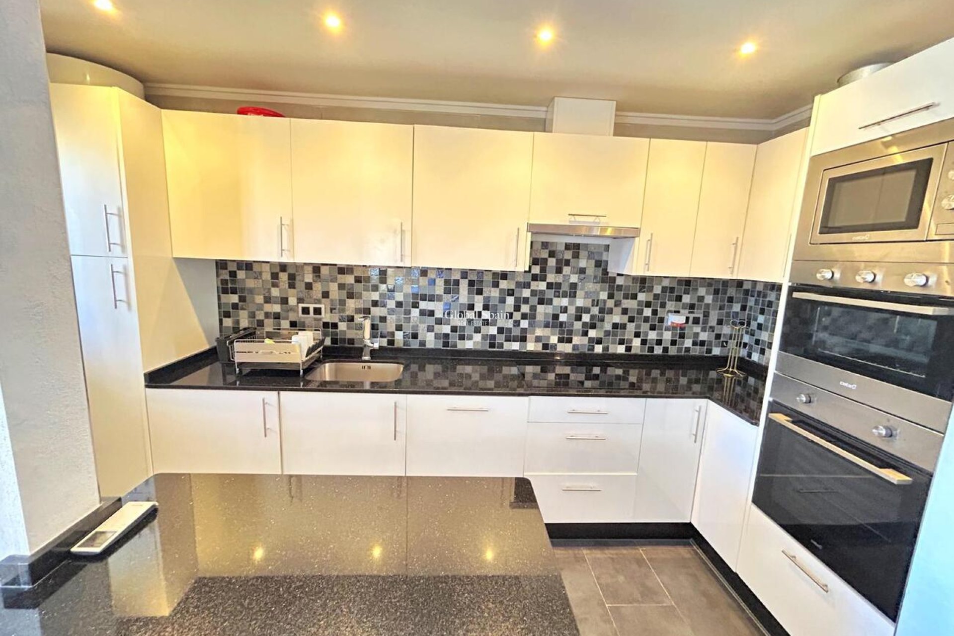 Resale - HOUSE -
VILLAMARTÍN - Costa Blanca