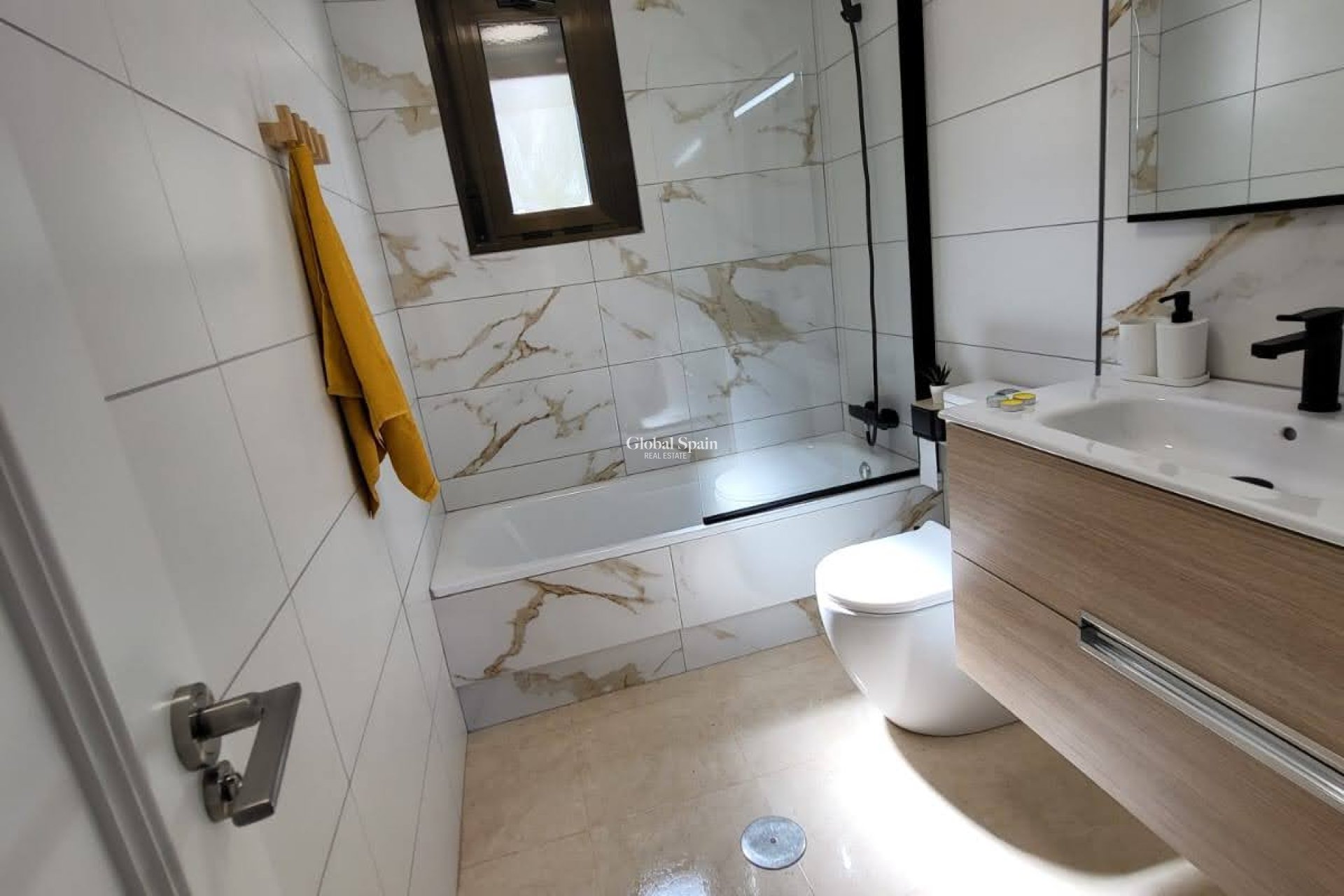 Resale - HOUSE -
VILLAMARTÍN - Costa Blanca