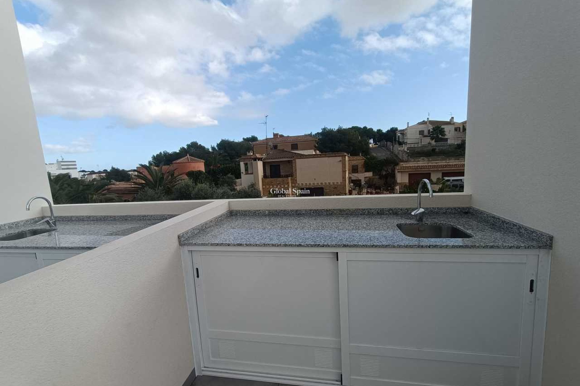 Resale - HOUSE -
VILLAMARTÍN - Costa Blanca