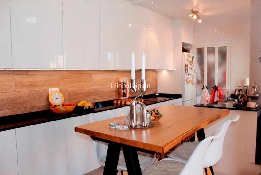 Resale - HOUSE -
VILLAMARTÍN - Costa Blanca