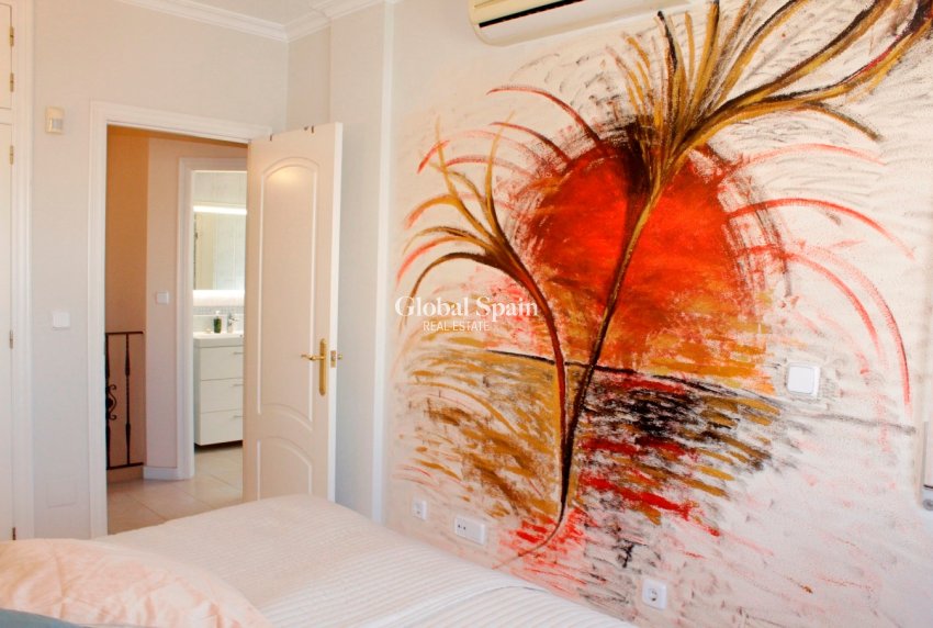 Resale - HOUSE -
VILLAMARTÍN - Costa Blanca