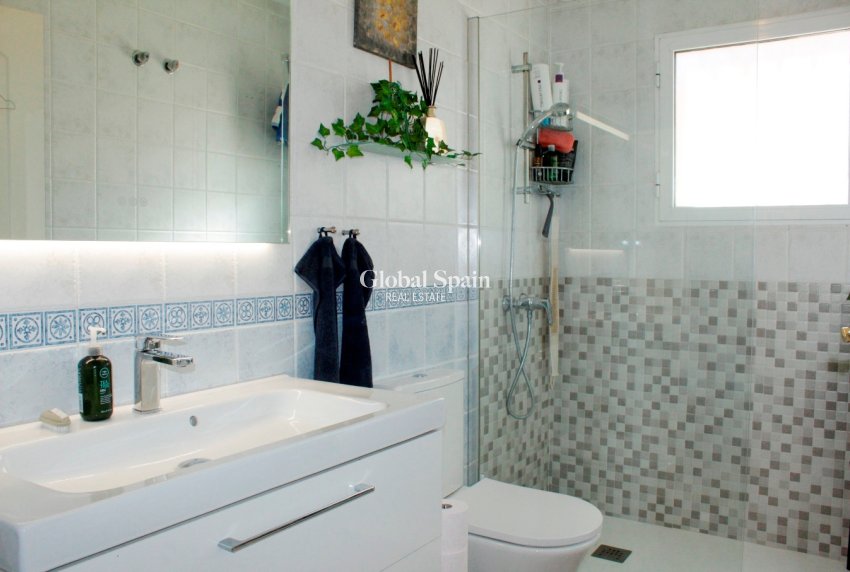 Resale - HOUSE -
VILLAMARTÍN - Costa Blanca