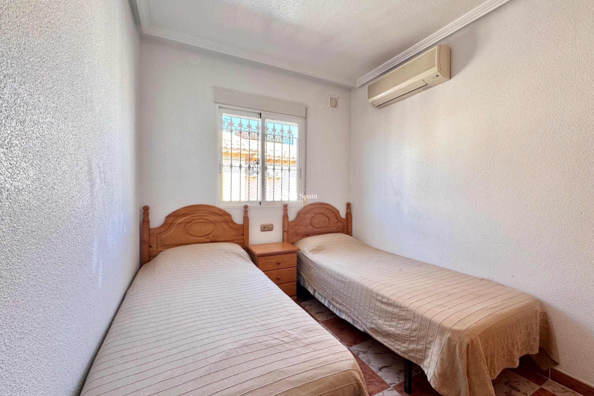 Resale - HOUSE -
VILLAMARTÍN - Costa Blanca