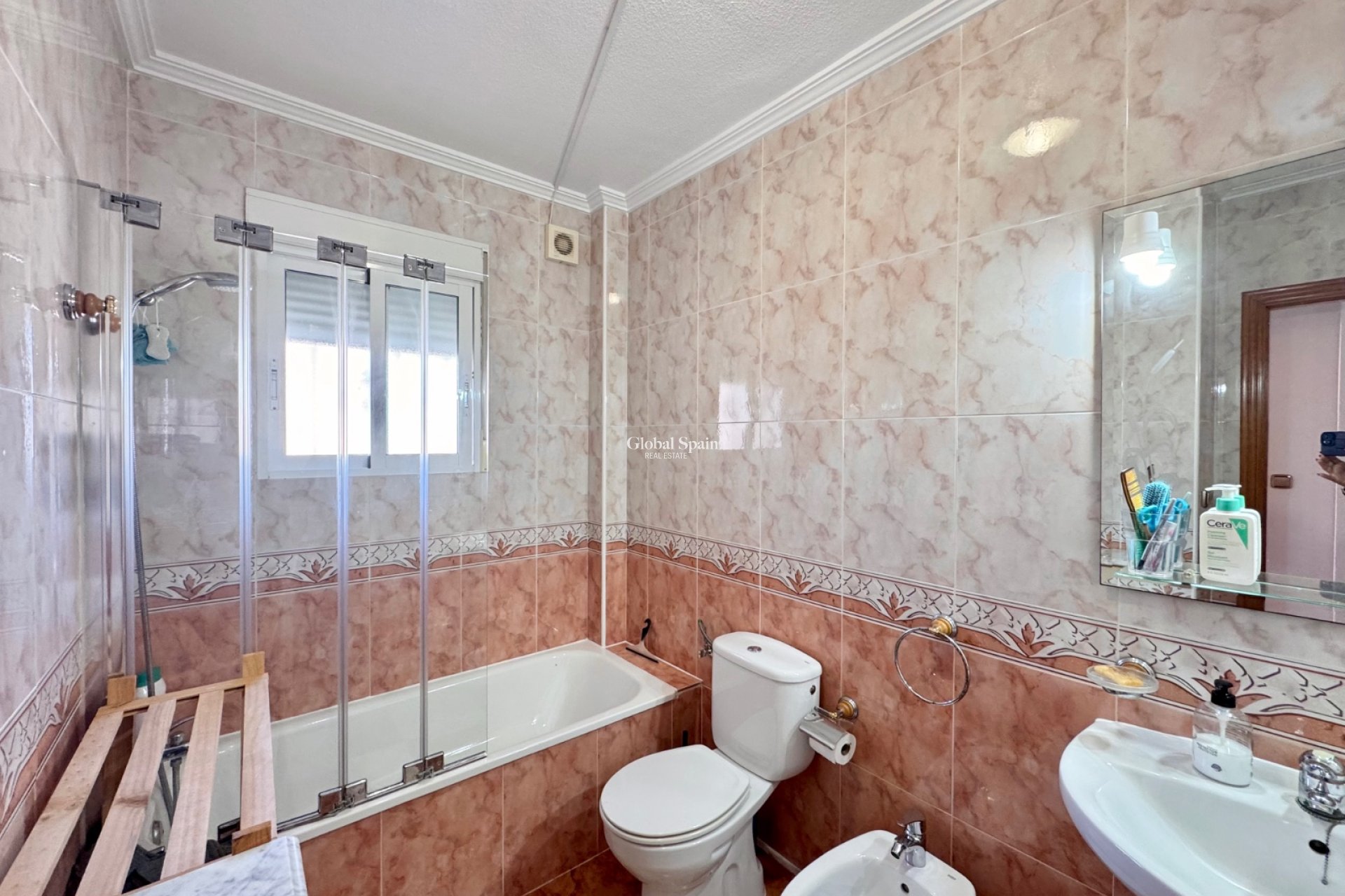 Resale - HOUSE -
VILLAMARTÍN - Costa Blanca