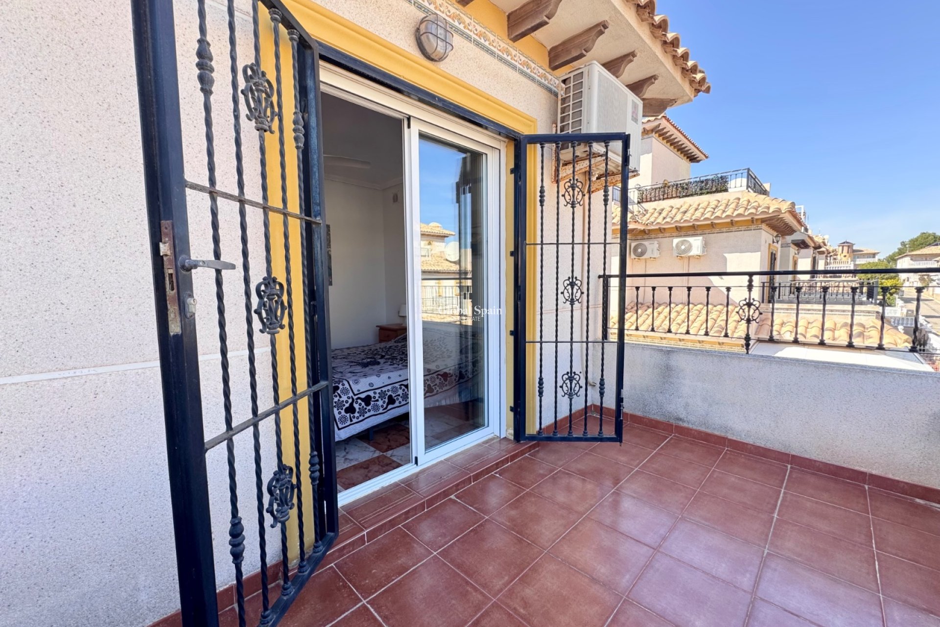 Resale - HOUSE -
VILLAMARTÍN - Costa Blanca