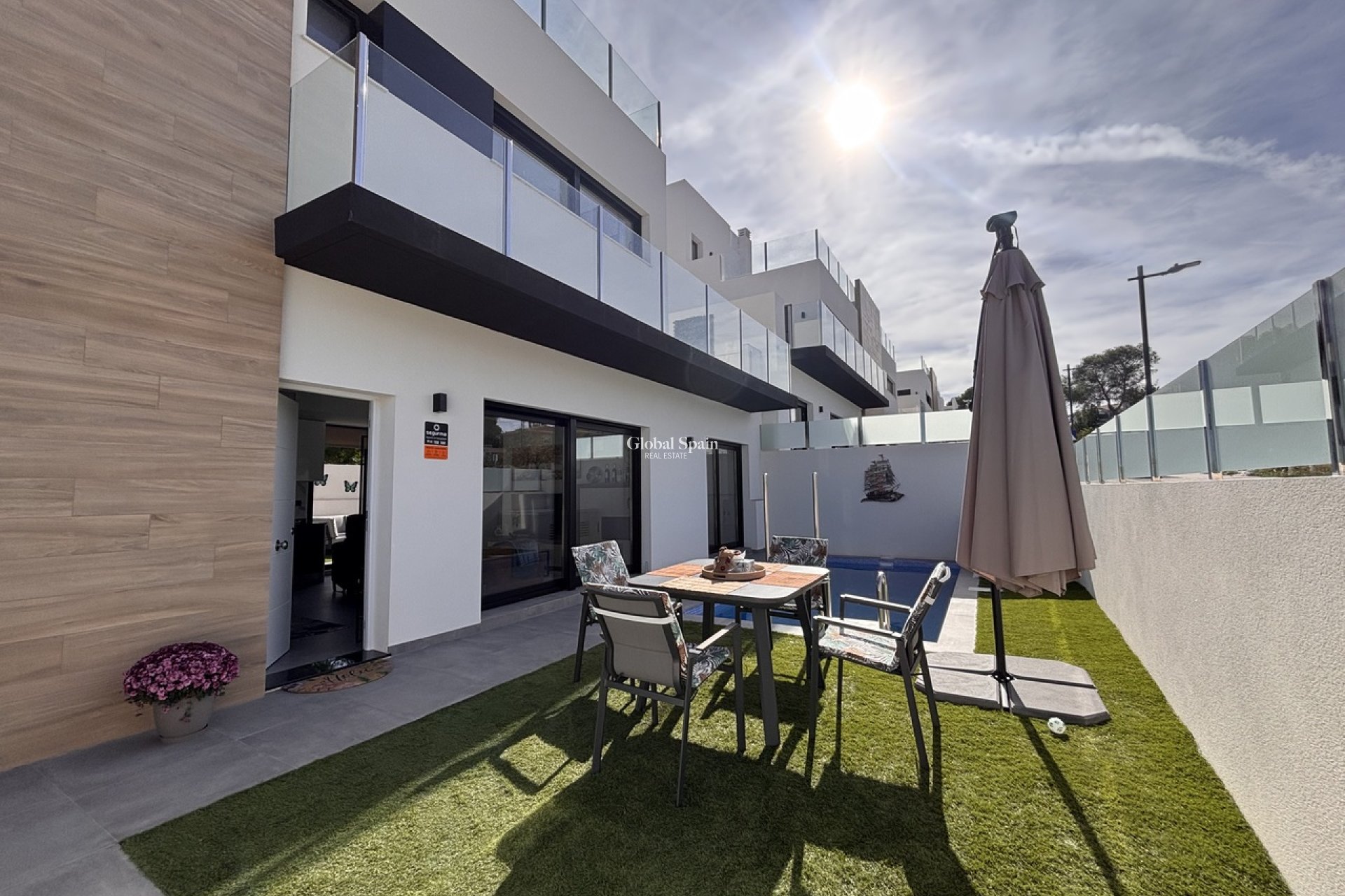 Resale - HOUSE -
VILLAMARTÍN - Costa Blanca