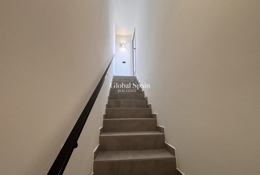 Resale - HOUSE -
VILLAMARTÍN - Costa Blanca