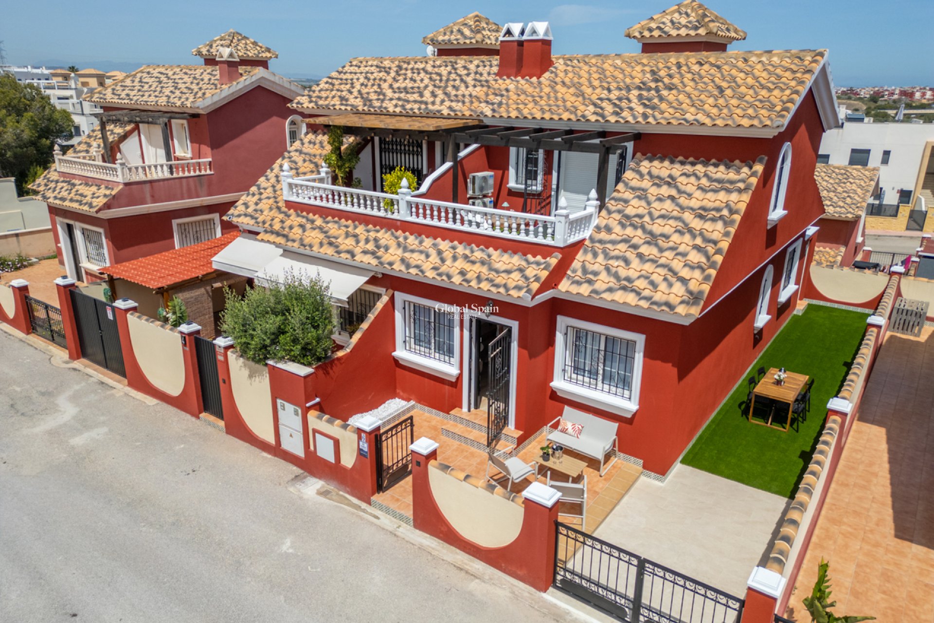 Resale - HOUSE -
VILLAMARTÍN - Costa Blanca