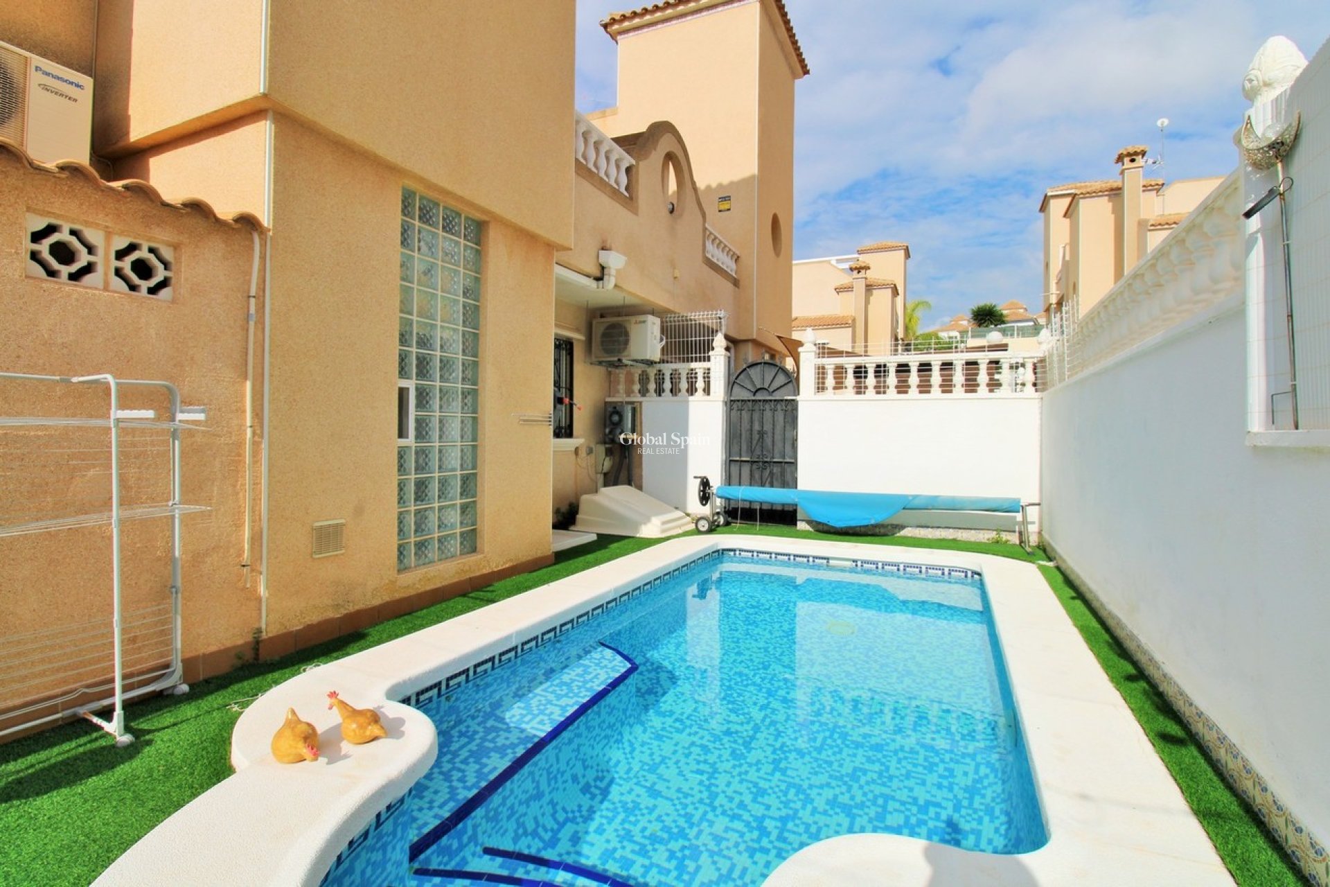 Resale - HOUSE -
VILLAMARTÍN - Costa Blanca