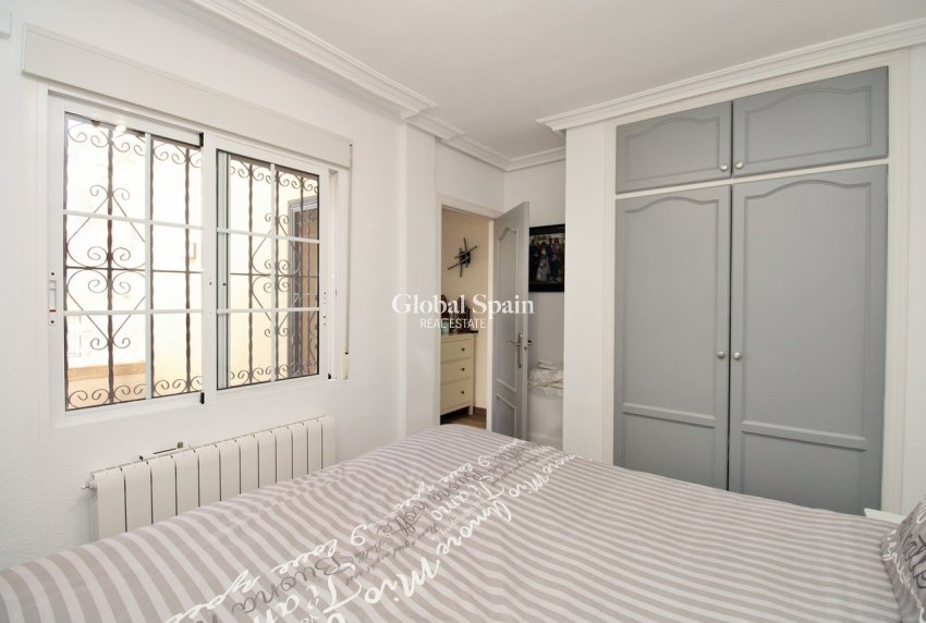 Resale - HOUSE -
VILLAMARTÍN - Costa Blanca