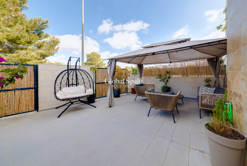 Resale - HOUSE -
VILLAMARTÍN - Costa Blanca
