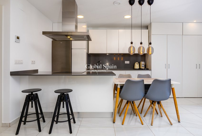 Resale - HOUSE -
VILLAMARTÍN - Costa Blanca