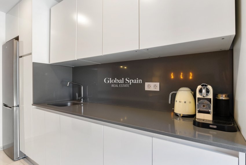Resale - HOUSE -
VILLAMARTÍN - Costa Blanca