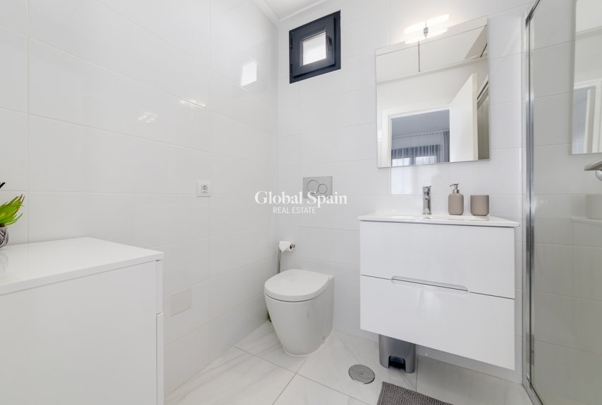 Resale - HOUSE -
VILLAMARTÍN - Costa Blanca
