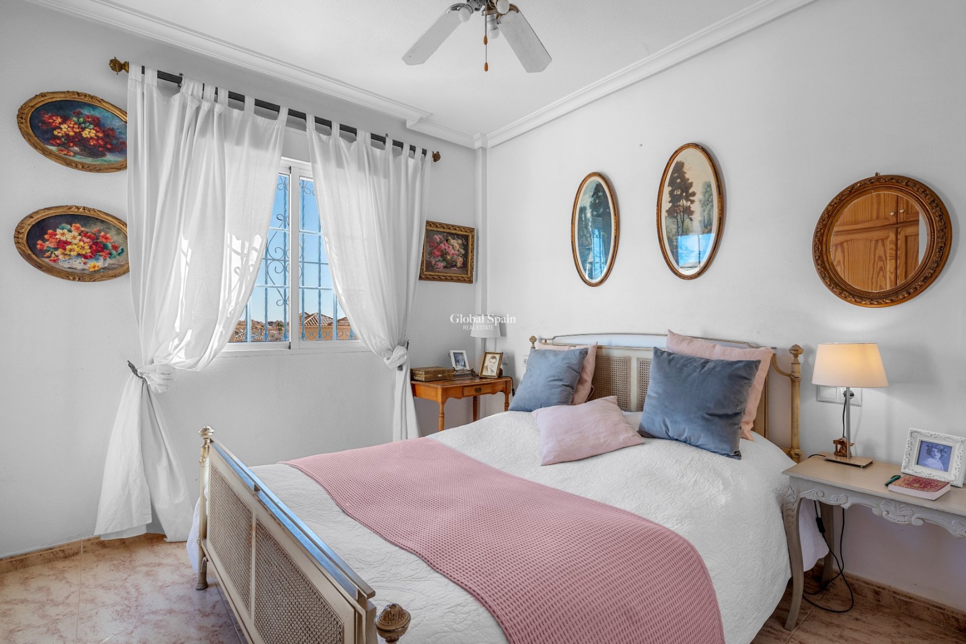 Resale - HOUSE -
Villamartin - Costa Blanca