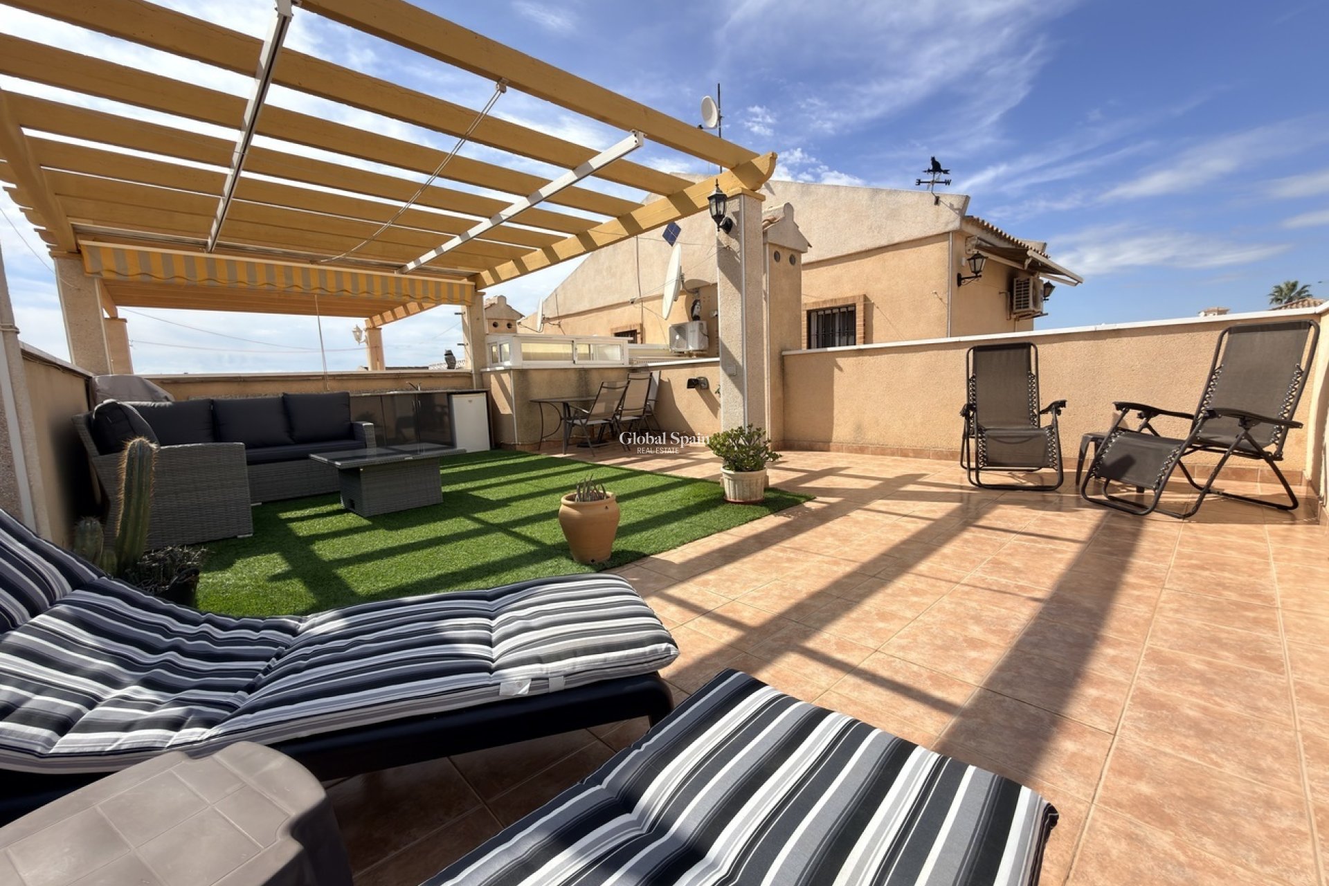 Resale - HOUSE -
VILLAMARTÍN - Costa Blanca