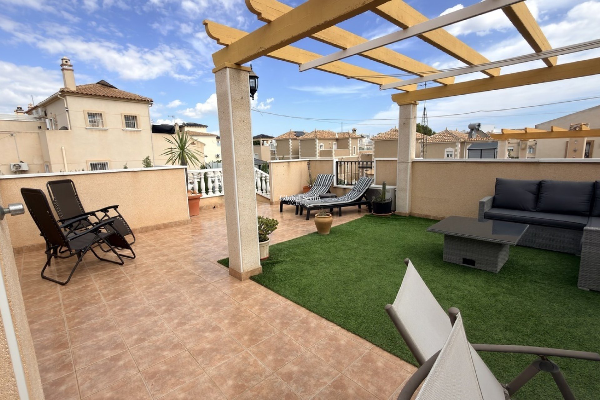 Resale - HOUSE -
VILLAMARTÍN - Costa Blanca