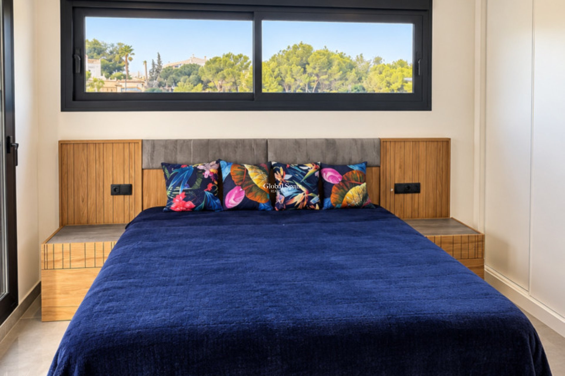 Resale - HOUSE -
VILLAMARTÍN - Costa Blanca