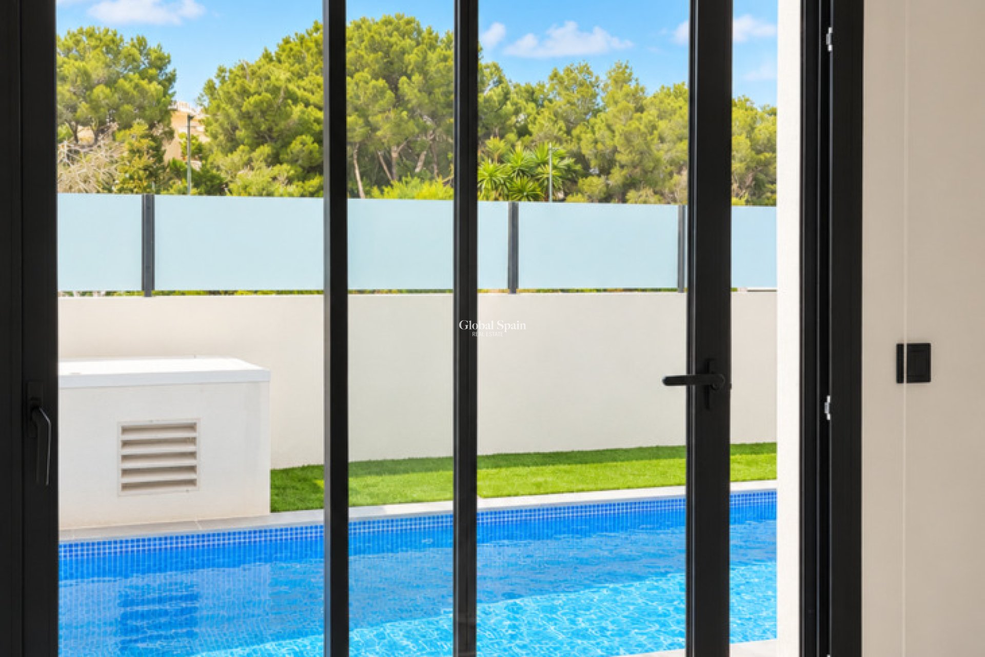 Resale - HOUSE -
VILLAMARTÍN - Costa Blanca