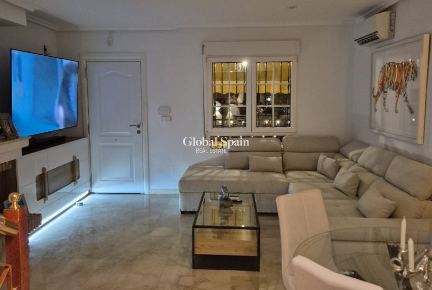 Resale - HOUSE -
VILLAMARTÍN - Costa Blanca