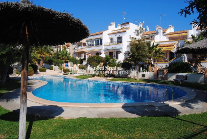 Resale - HOUSE -
VILLAMARTÍN - Costa Blanca